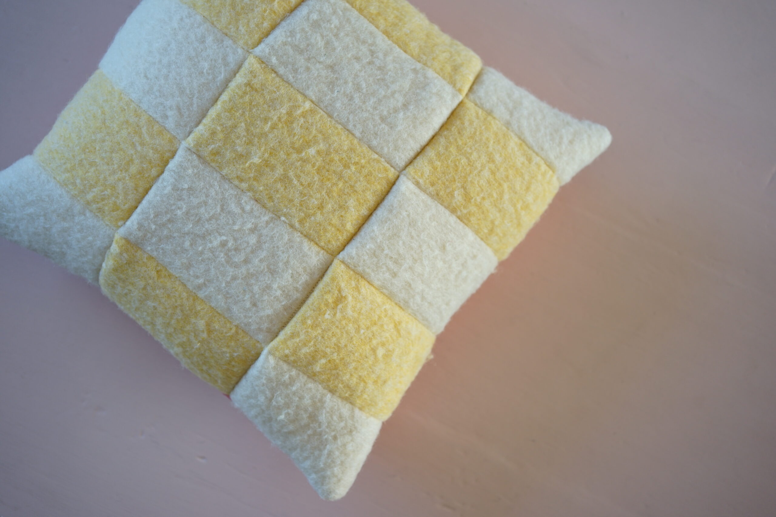 DIY naaipakket: Duurzaam color block kussen maken - Afbeelding 2