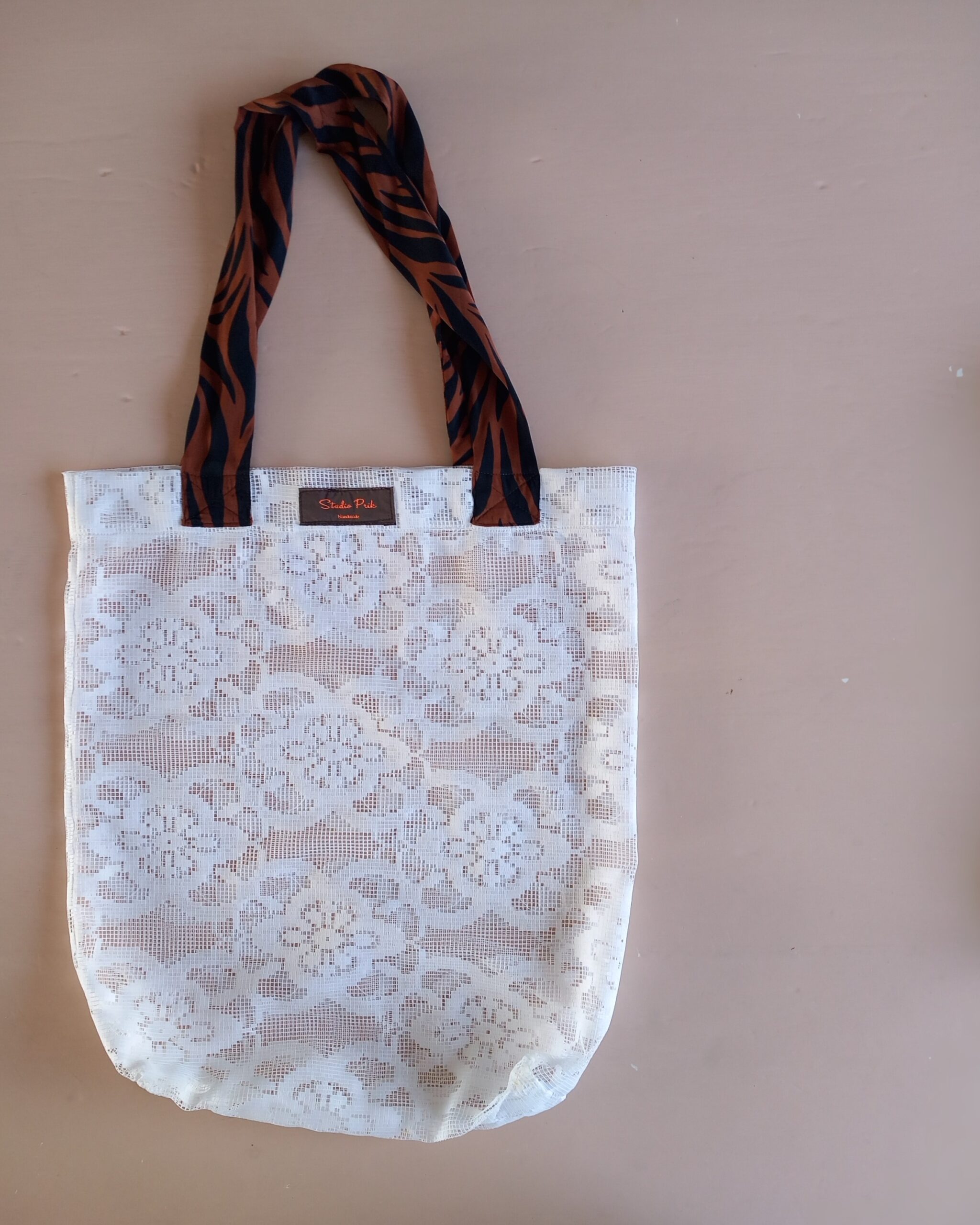 duurzame-tas-vintage-vitrage-met-bruin-hengsel