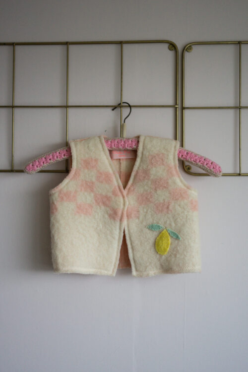 wollen peutergilet roze checker ruit met citroentje